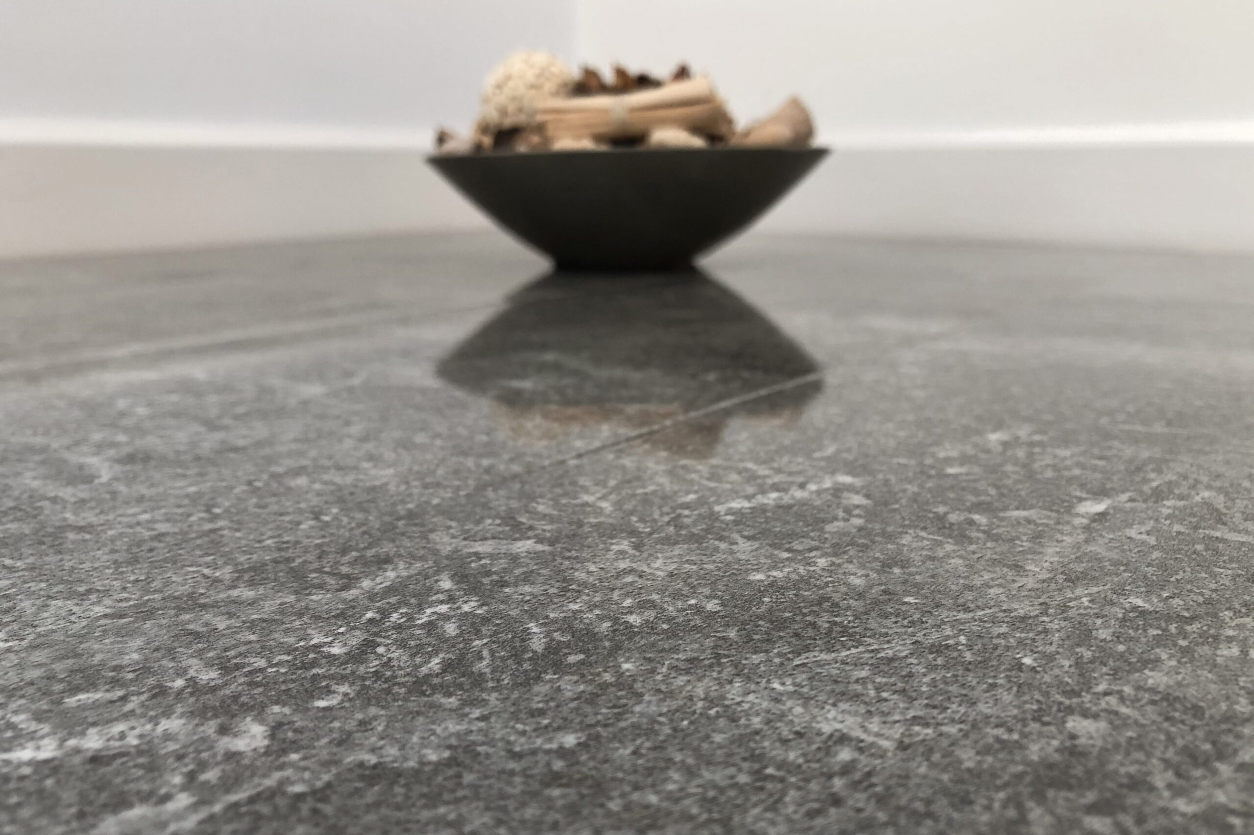 Modern-Concrete---High-Gloss-Laminate-Flooring